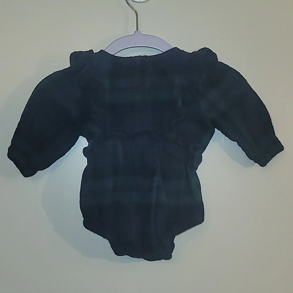 Old Navy baby girls flannel holiday onsie shoulder ruffles green and black LOT G